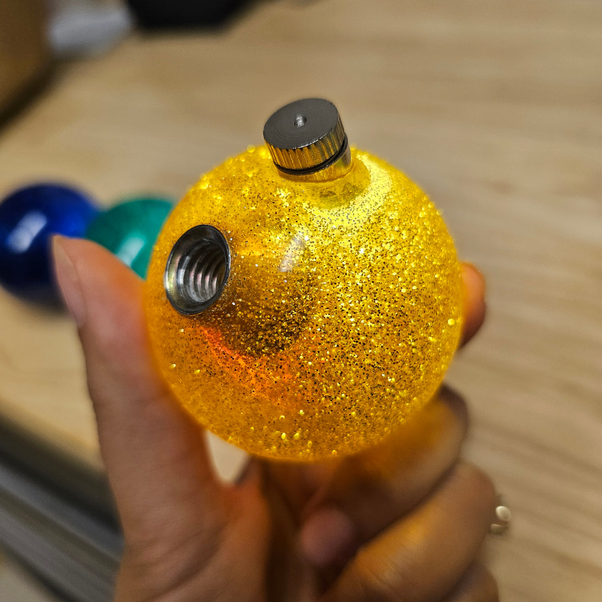 Light-Up Glitter Shifter Ball
